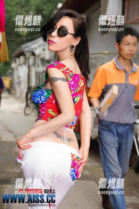 AISS爱丝(黄金版) - 亚美依姐姐的定制写真，来给你上上一课如何优雅翻滚！