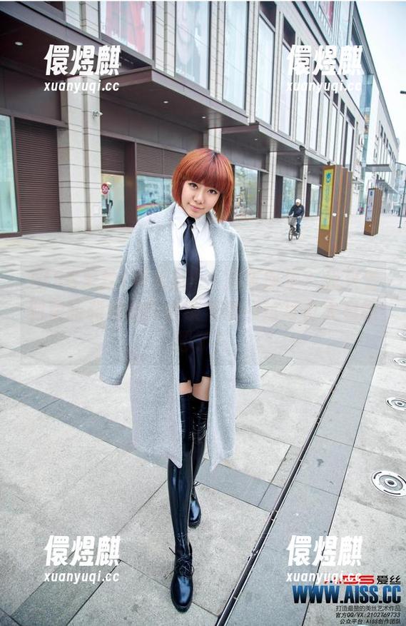 AISS爱丝(黄金版) - 汽车医生？我只看到索菲和她的车在谈恋爱…这写真太有意思了！