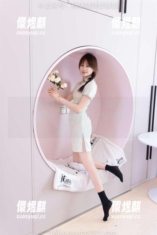 BoBoSocks袜啵啵-稚予 BoBoSocks袜啵啵 - 从没见过如此迷人的玻璃丝短袜,免费图包里都是惊喜呢,稚予真会玩。