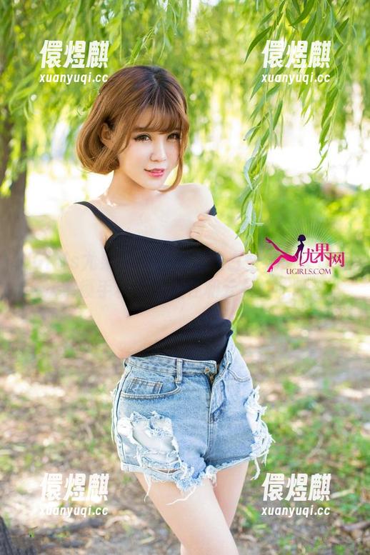 UGirls尤果网-杨乔之 UGirls尤果网 - 杨乔之纯白壁纸:让你每次解锁手机都像是在和云朵打招呼。