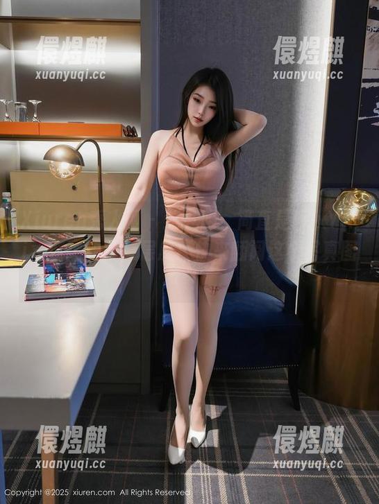 Xiuren秀人网 - 这礼服，简直是FoxYini孟狐狸的第二层皮！快来翻阅这个写真图集！