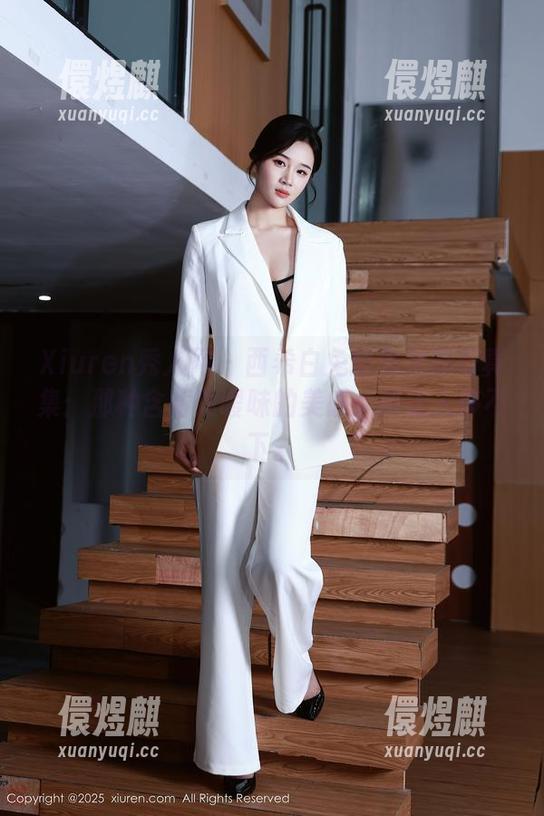 Xiuren秀人网-西希白兔 Xiuren秀人网 - 西希白兔的兔女郎写真集:那种含蓄而暧昧的美感,真让人停不下。