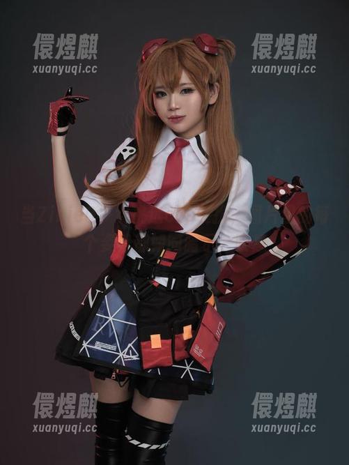 ZinieQ 当ZinieQ少女挑选cos装扮,图片里的每个姿势都如同暗示,叹息