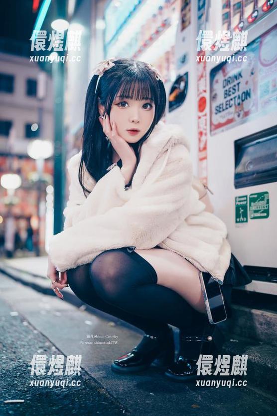 哇，shimo霜月的金发制服合集，快来看看她是如何把简单的制服穿出时尚感的，简直让人惊叹！