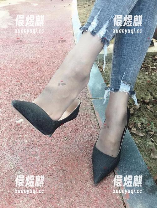 丝月神 微密圈 - 丝月神修女全新套图更新,快来看看她如何让教堂的圣光也趋于灵动。