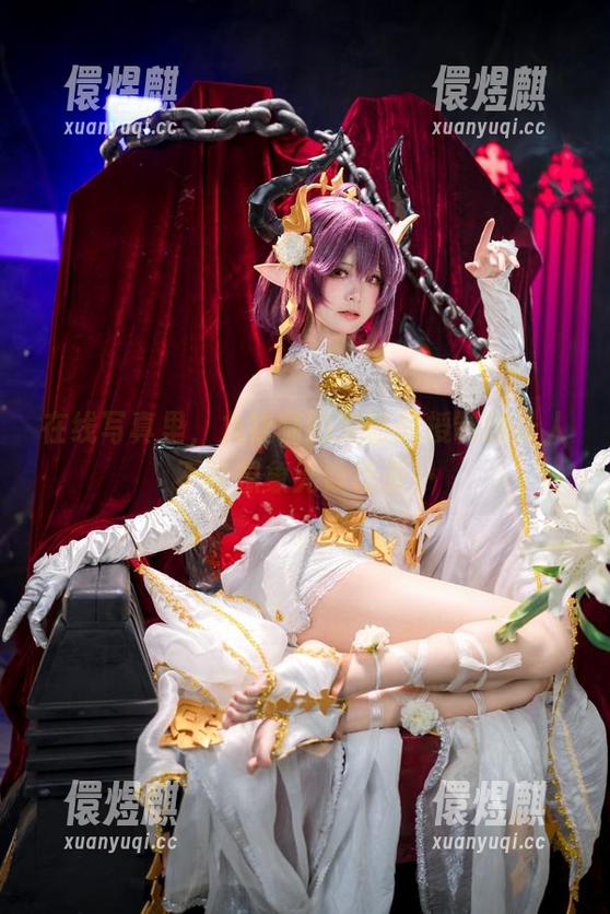 九柒喵 在线写真里,九柒喵的笑面教授制服让人不禁想象无数场景…