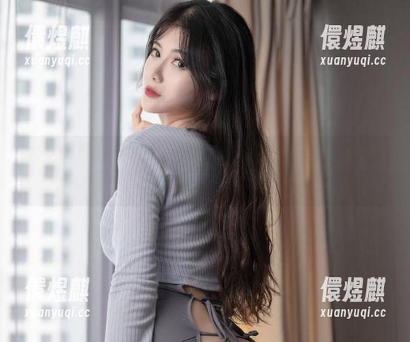大梨子不是御姐 大梨子不是御姐的职业装:优雅与朴素的完美结合,图片里的她真是让人想多看几眼!