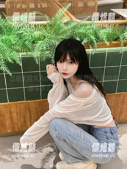 大肉丸Amiee 想和大肉丸Amiee一起回到校园?她的校服写真资源,图片带你飞!