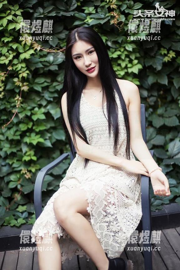 头条女神 - 松果儿的白丝写真，让图库的每一寸都充满了暧昧的气息，这是在逗我吗？