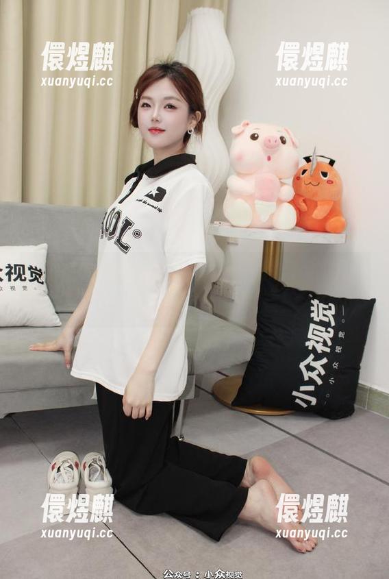小众视觉-蓉蓉 小众视觉 - 蓉蓉的美图集:光影下的JK,真是个让人心动的女孩!