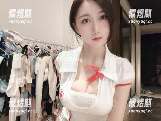 小玉吃果冻 微密圈 - 图集中的小玉吃果冻学姐,瞬间就让人觉得她就是校园里的梦中女神!