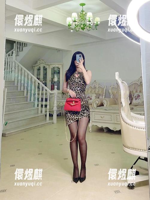 微密圈 - 张老师的温柔如同原图搭配的壁纸，让生活瞬间质感满满，想问她‘在哪里学习的’？