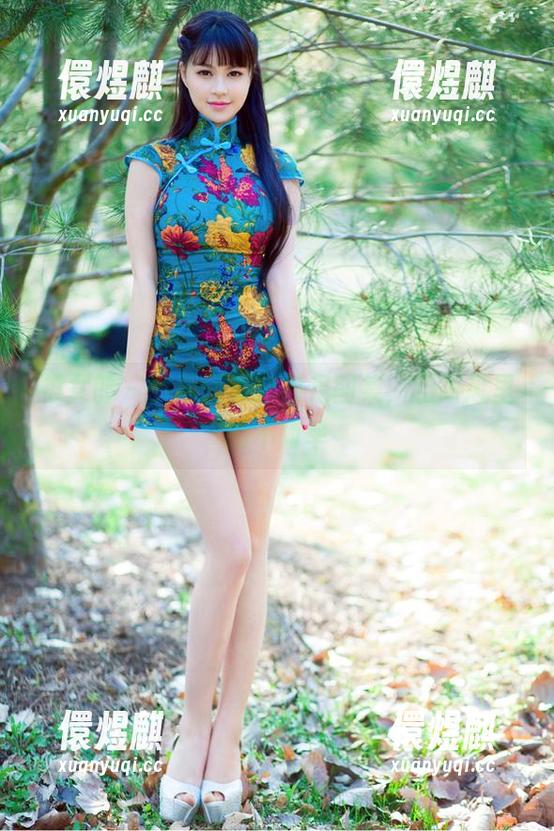 推女郎-何奕恋 推女郎 - 下载何奕恋裸足图集,极简风里的不简单
