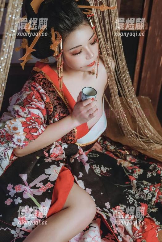 无颜小天使wy 无颜小天使wy下水啦!别错过这个免费的戏水竞泳套图。