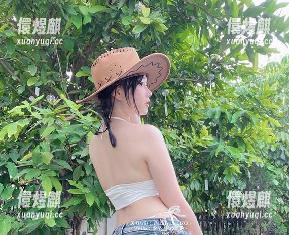 是一只废喵了的圣诞麋鹿：原图让我想到了什么……不，别问！