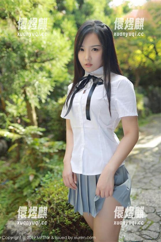 模范学院 - SiByl李思宁的黑丝照片，有种‘我就是你的心动’的感觉，哈哈！