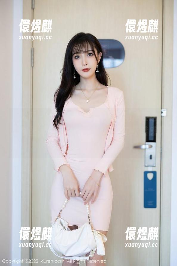 秀人网-奈奈Fox 秀人网 - 天哪,奈奈Fox的双马尾在这组套图里简直是一种魔法,我心中不禁感叹,少女感爆棚!
