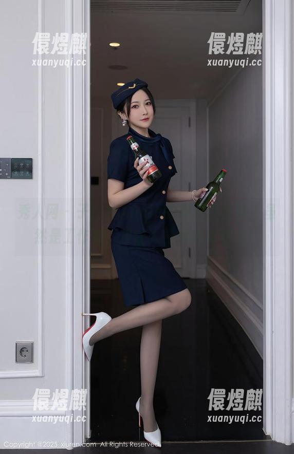 秀人网-子纯儿Annie 秀人网 - 子纯儿Annie的职业装更新,虽然是工作装,却让人觉得超有魅力!