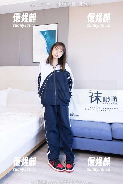 袜啵啵-稚予 袜啵啵 - 走心的定制写真:稚予和她的灰丝大腿袜,轻松撩动你的心弦