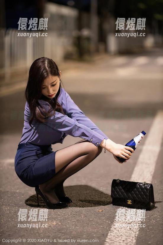 语画界-言沫 语画界 - 浴室里的光影:言沫的写真作品竟然让我开始幻想我的浴室。