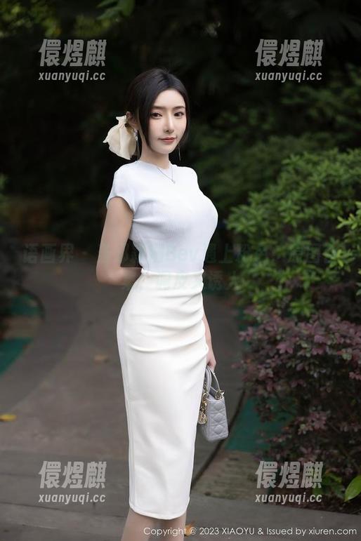 语画界-郑颖姗Bev 语画界 - 当郑颖姗Bev遇上粉色:原图合集,调皮又诱人