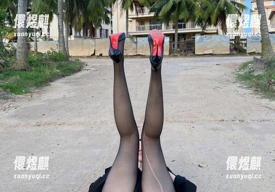 微密圈 - 更新！迷人的五姨太的照片又上线了，兽笼里的女人究竟想说什么？