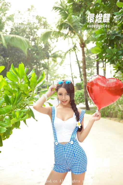 青豆客-欧阳妮娜娜 青豆客 - 欧阳妮娜娜的毛衣写真,图库里藏着的那些‘甜蜜’瞬间