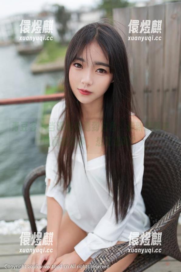 青豆客-谭晓彤 青豆客 - 当谭晓彤遇到白色,最新原图中隐藏的故事,想知道吗?