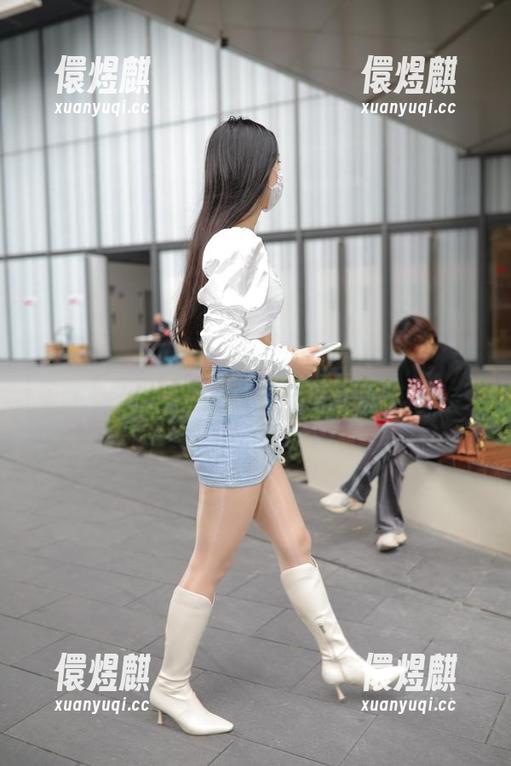 魔镜街拍-艾小青 魔镜街拍 - 翻开艾小青的白丝图片,天哪,白色的诱惑!心里默念:别晃,别晃!